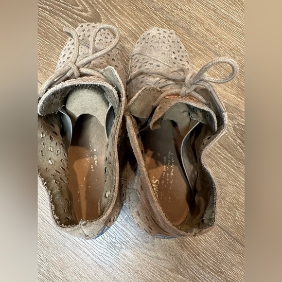 TOMS Laser cut Suede Wedge Booties • Espadrille - Picture 12 of 13